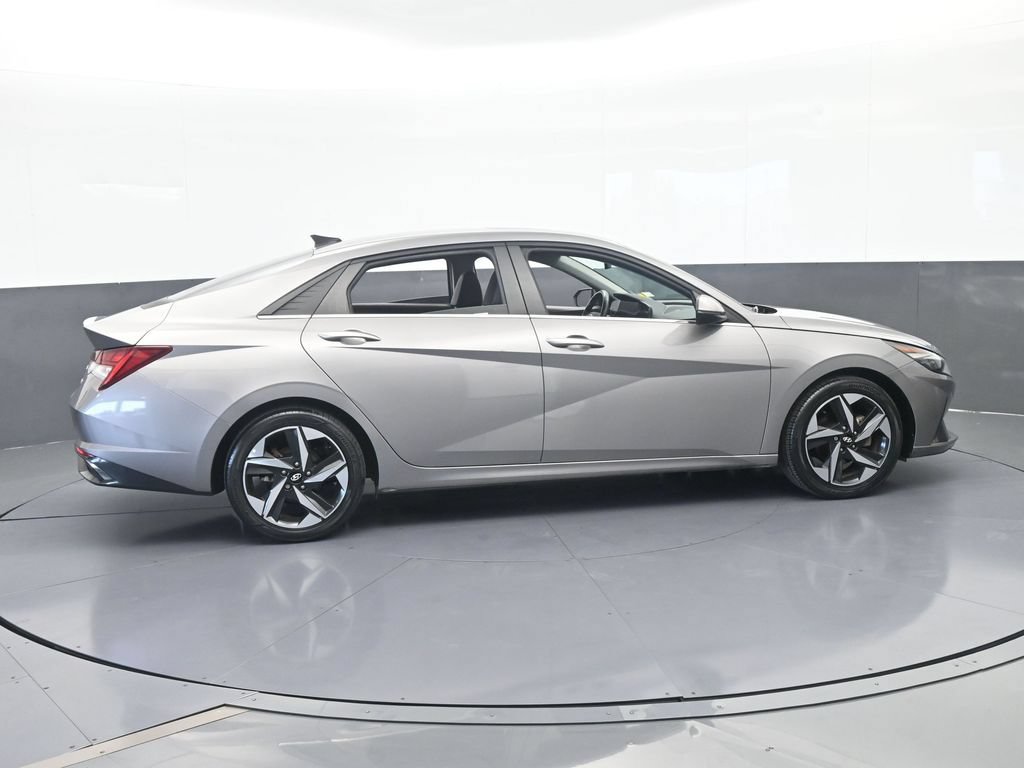 Used 2022 Hyundai Elantra Limited FWD image 7