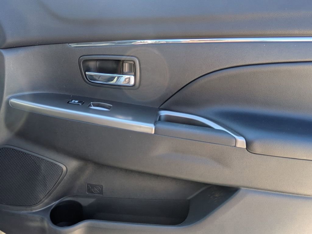 Used 2025 Mitsubishi Outlander Sport SE AWD/4WD image 29