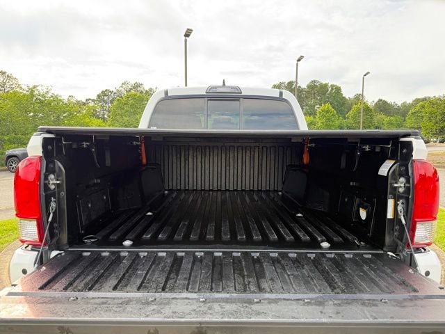 Used 2016 Toyota Tacoma TRD Sport w/ Premium & Technology Package AWD/4WD image 29
