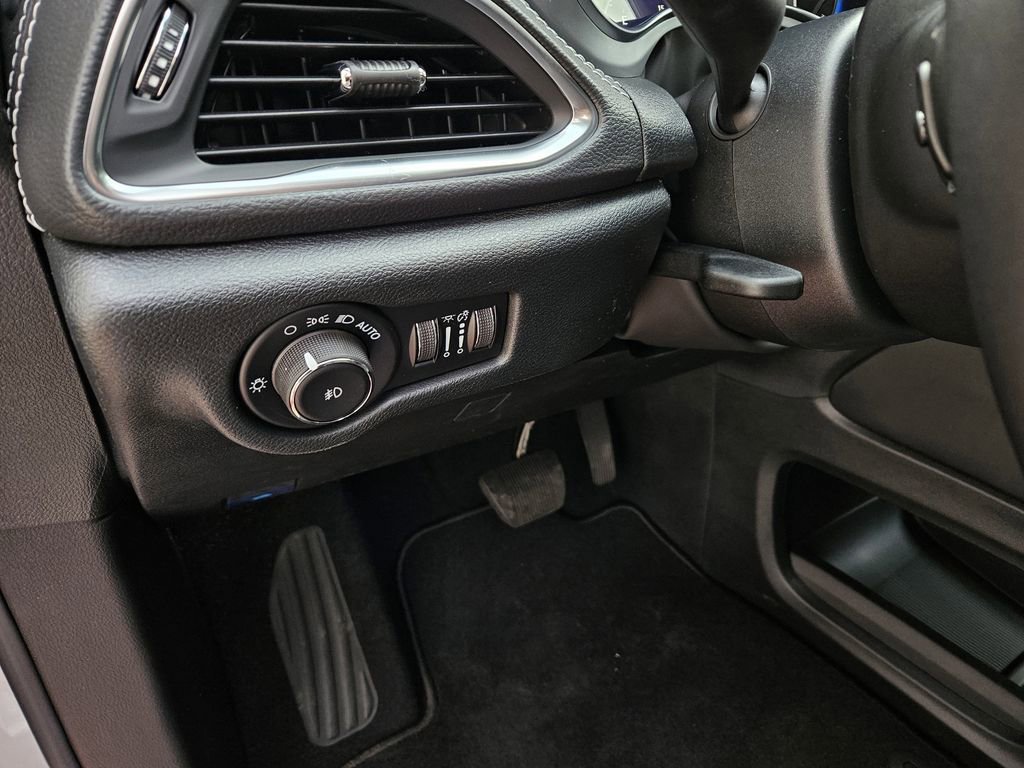 New 2026 Chrysler Pacifica Limited FWD image 17
