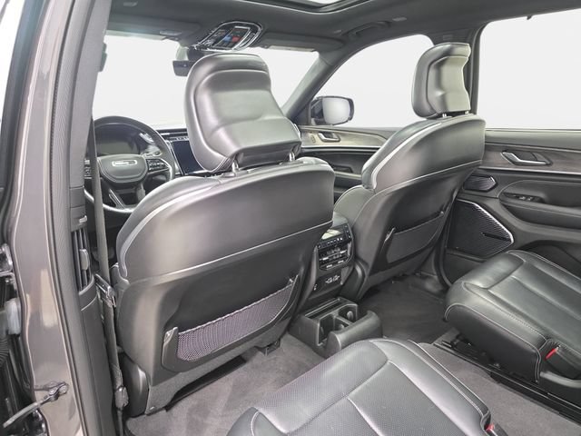 Used 2021 Jeep Grand Cherokee L Overland w/ Luxury Tech Group IV AWD/4WD image 12