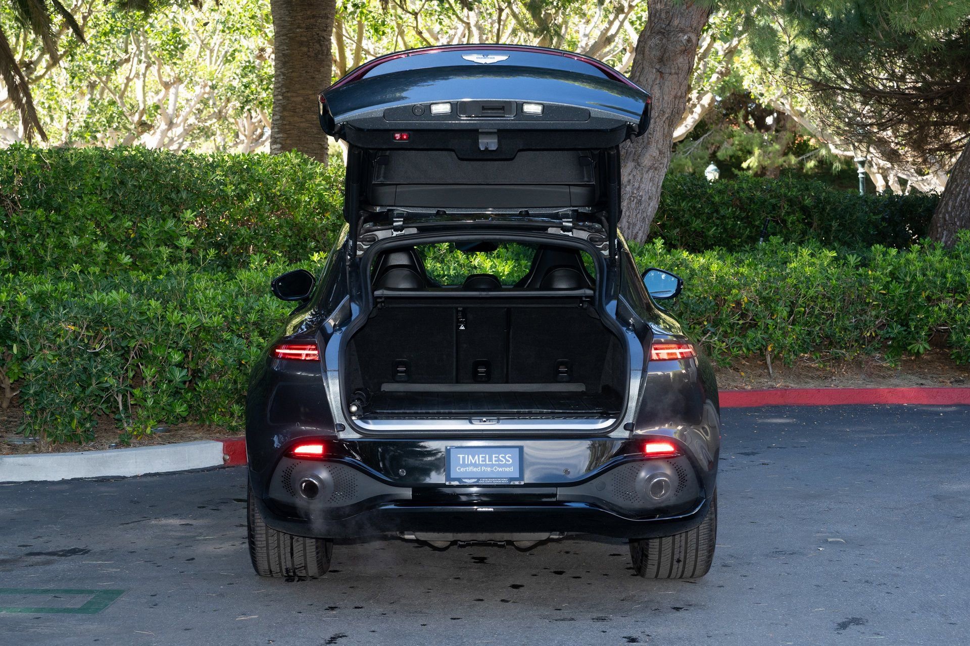 Used 2021 Aston Martin DBX image 7