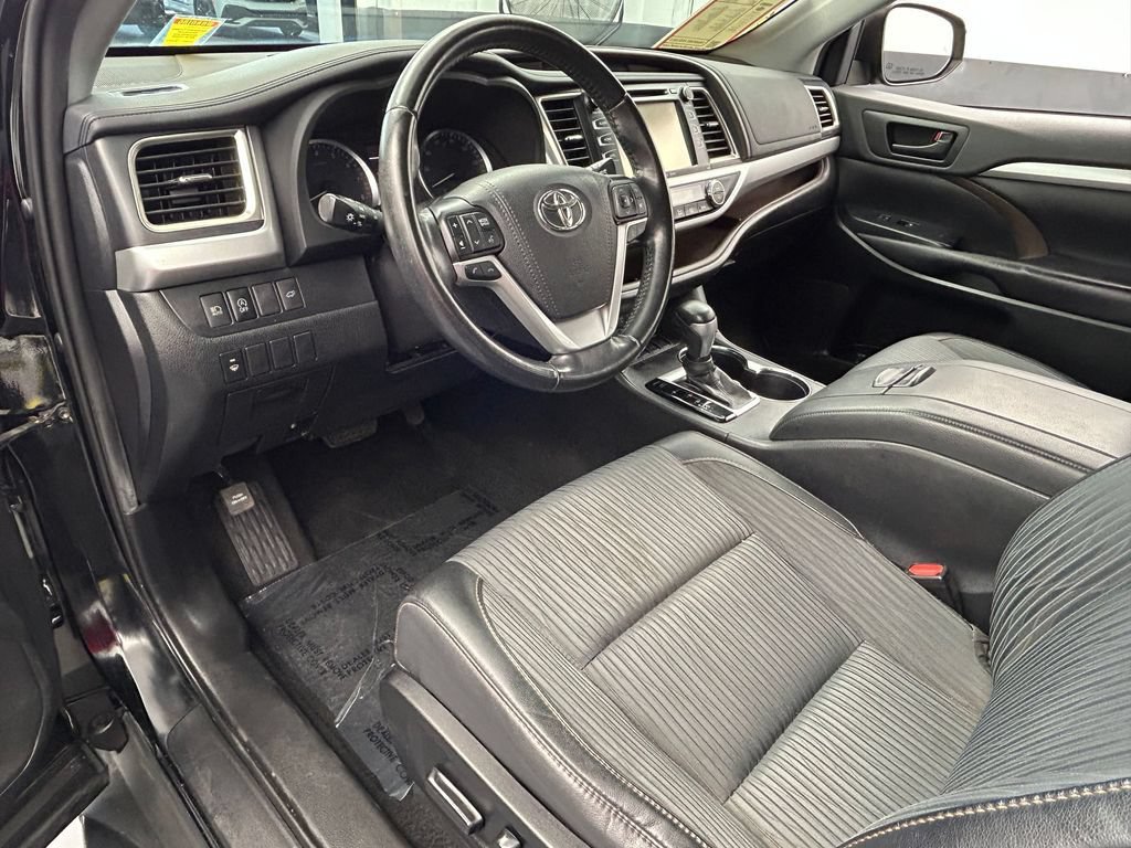 Used 2019 Toyota Highlander Plus FWD image 46
