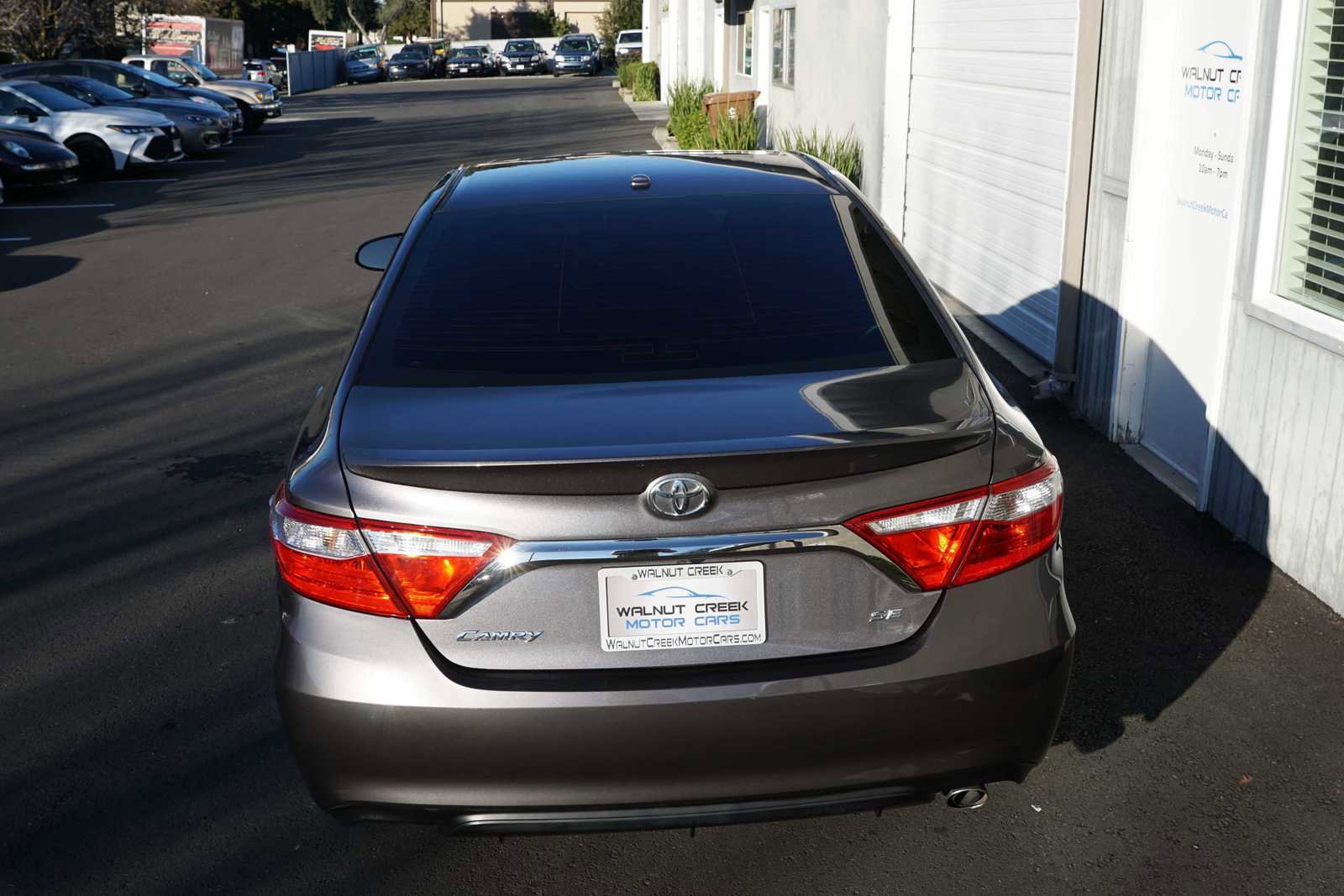 Used 2017 Toyota Camry SE w/ Moonroof Package image 15
