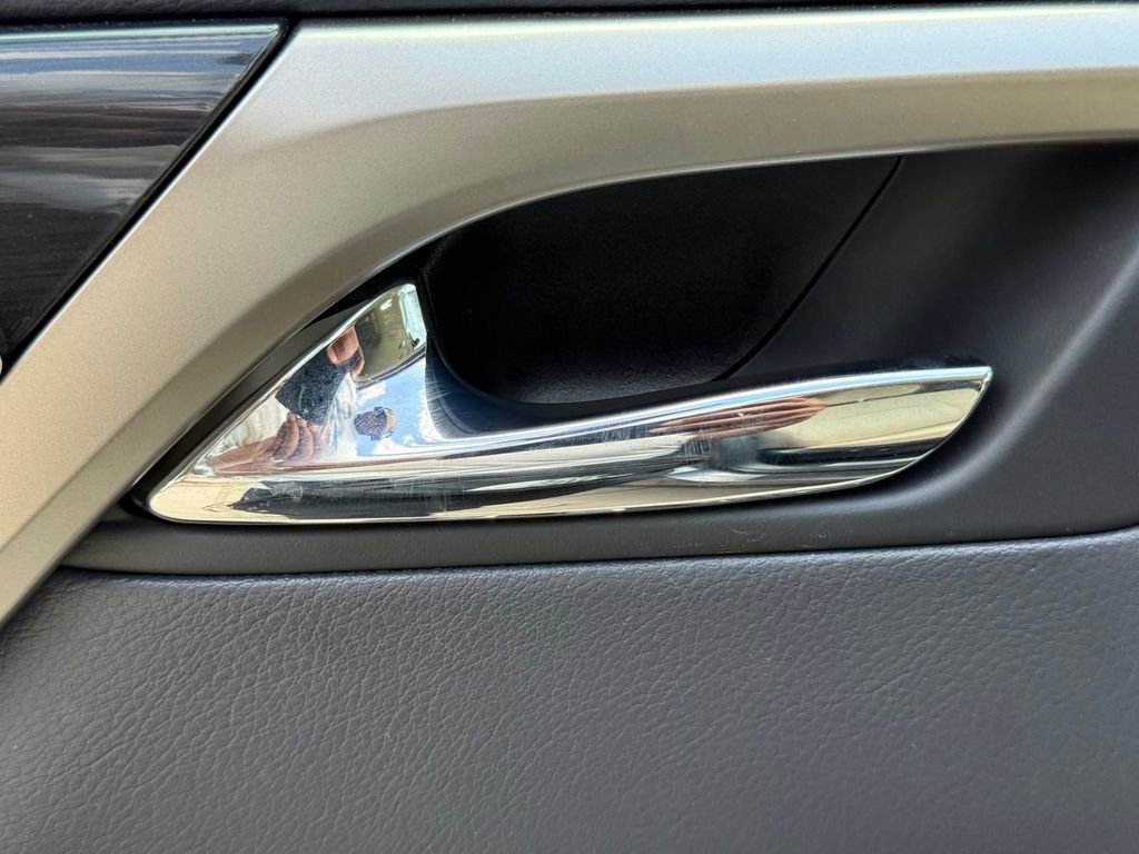 Used 2022 Lexus RX 450h AWD image 17