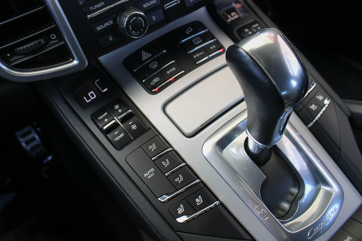 Used 2015 Porsche Cayenne Turbo AWD/4WD image 32