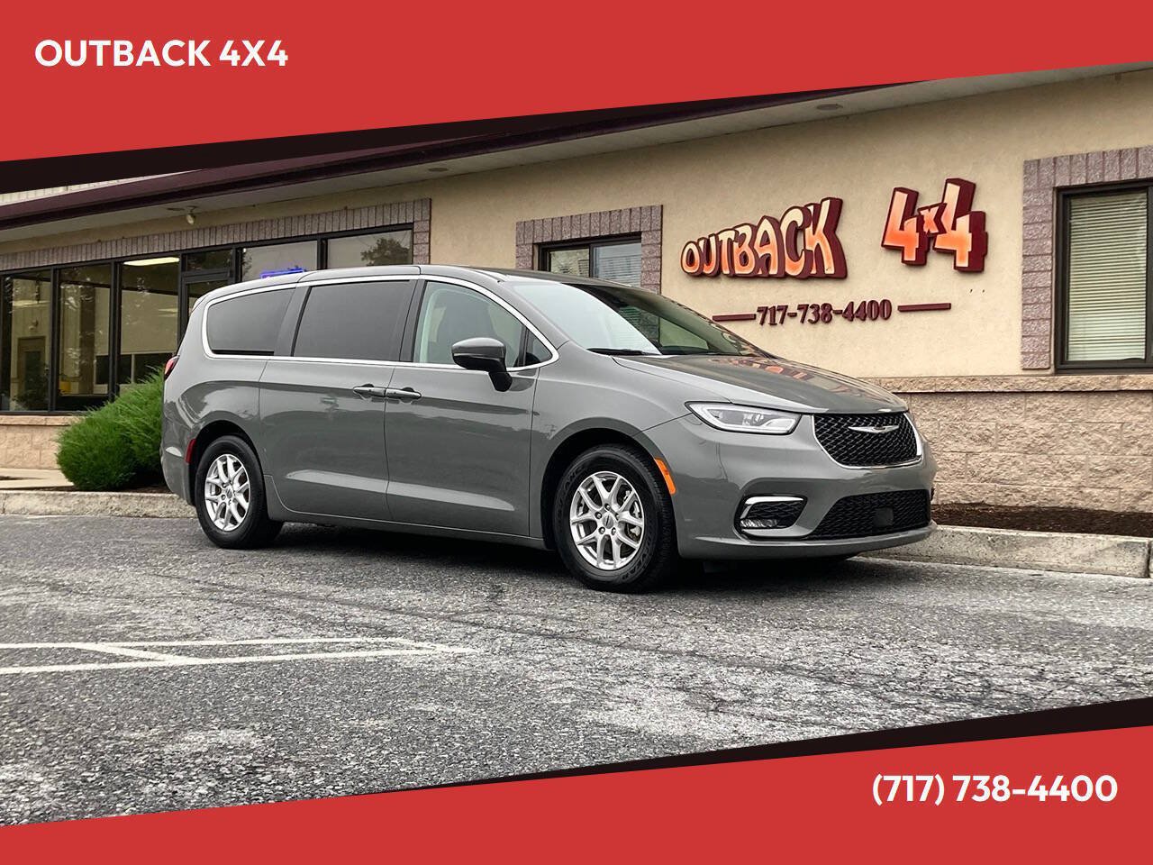 Used 2023 Chrysler Pacifica Touring-L FWD image 1