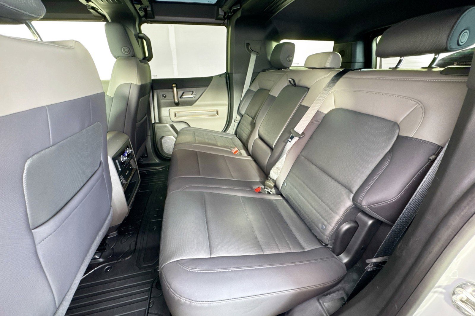 Used 2025 GMC Hummer EV 3X w/ LPO, Sport Package AWD/4WD image 22