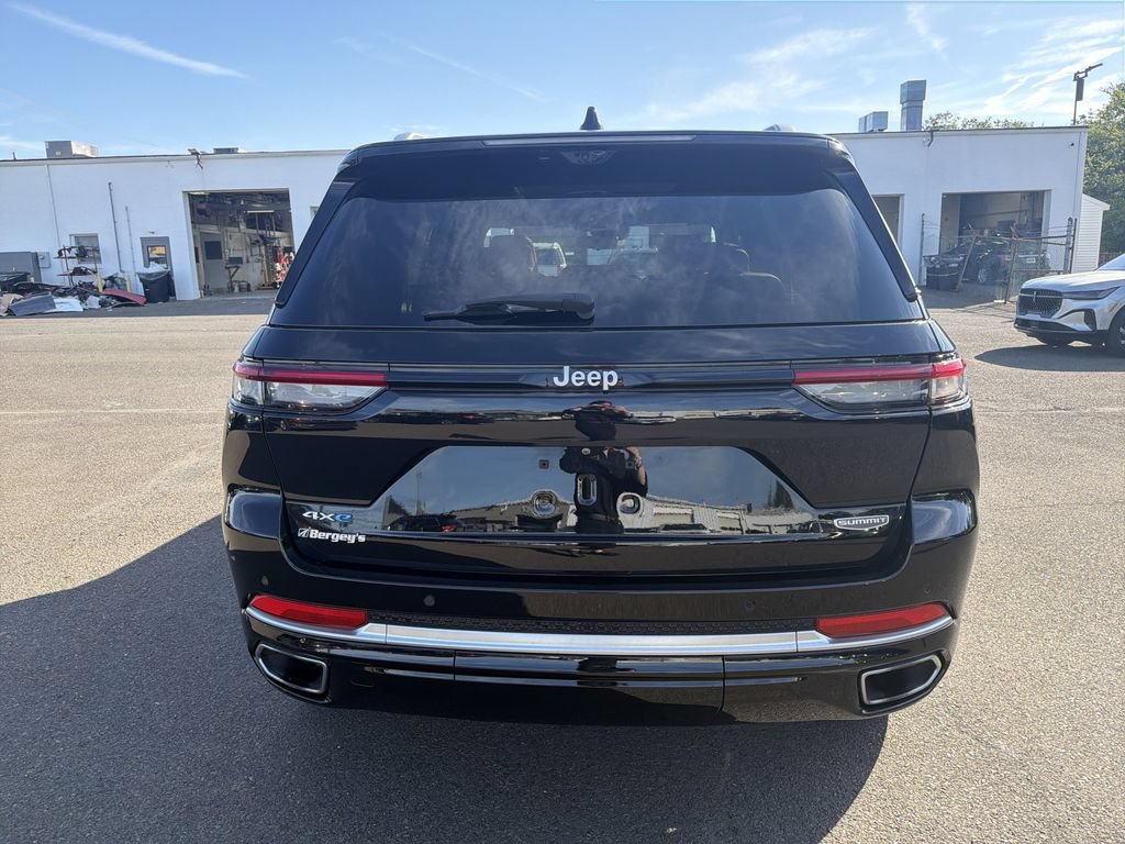 Used 2023 Jeep Grand Cherokee Summit AWD/4WD image 4