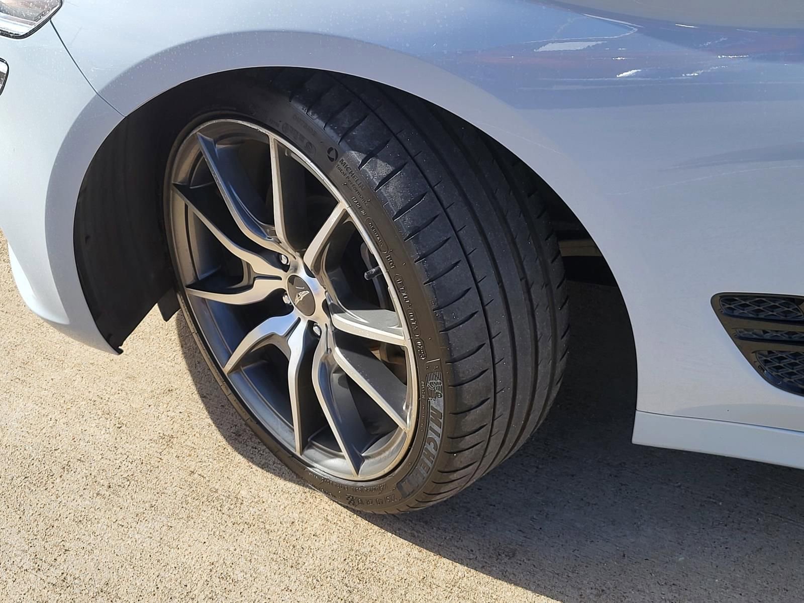 Used 2022 Genesis G70 3.3T image 12