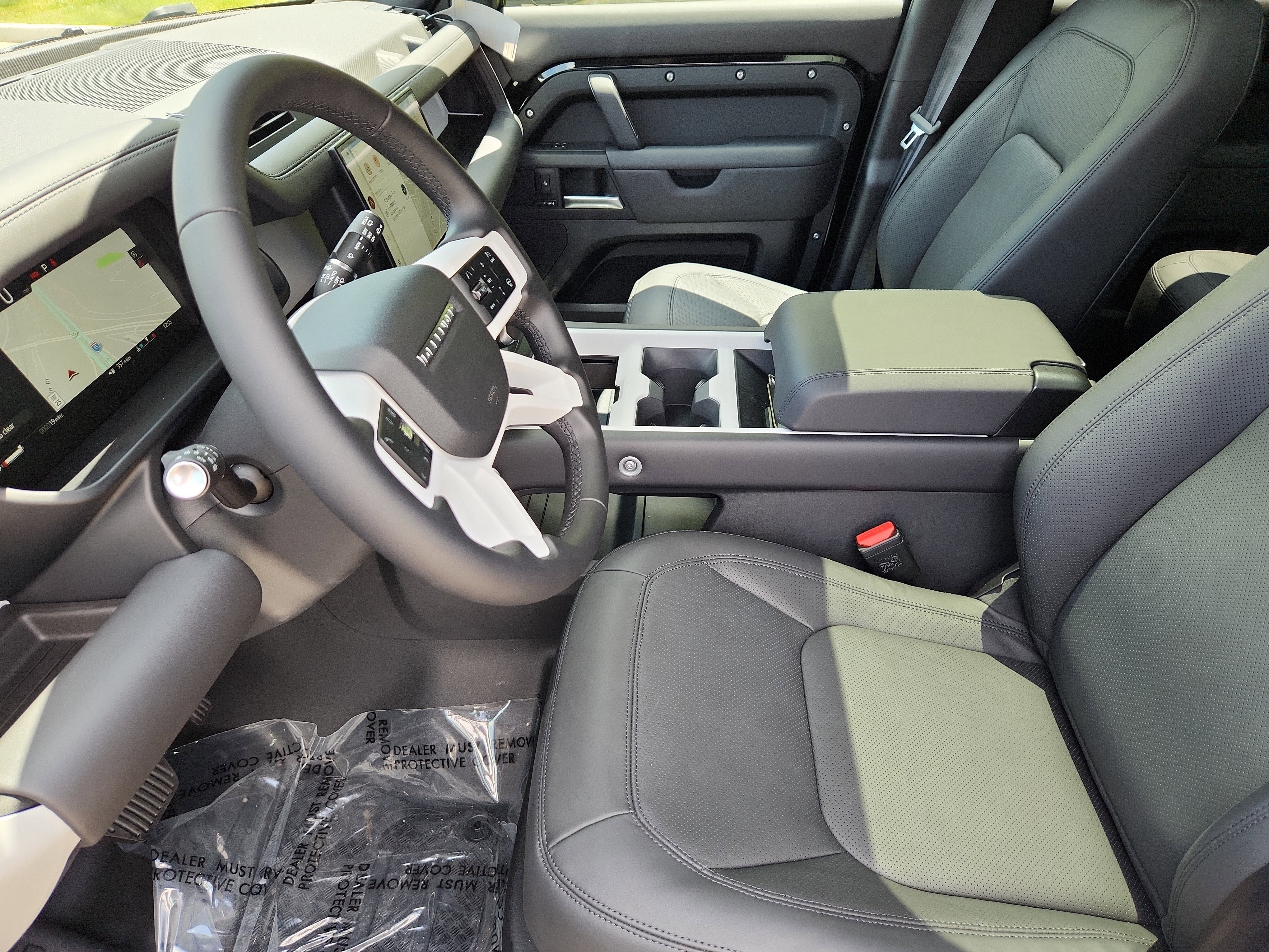 Used 2025 Land Rover Defender 130 S image 21