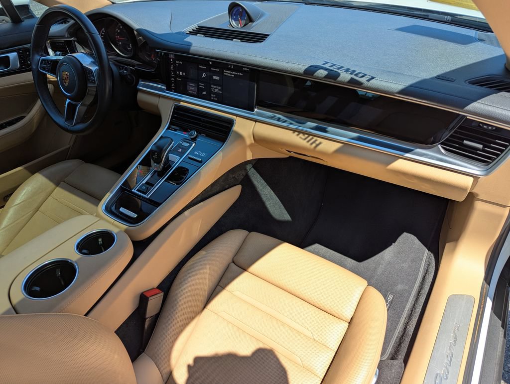 Used 2018 Porsche Panamera RWD image 31
