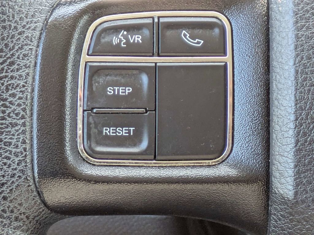 Used 2018 Dodge Grand Caravan SE w/ UConnect Hands-Free Group image 26