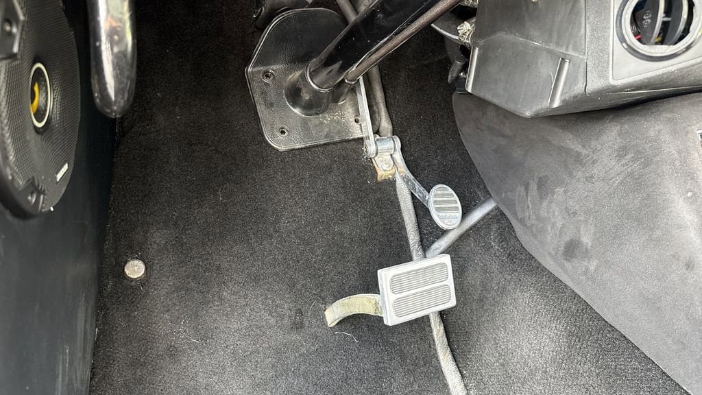 Used 2022 Chrysler Voyager LX FWD image 36