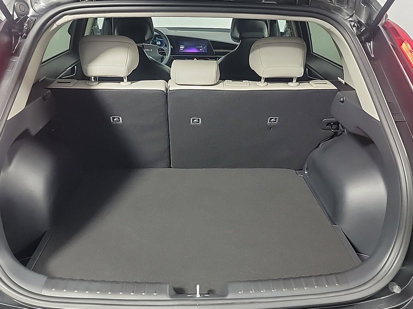 Used 2025 Kia Niro EX image 9