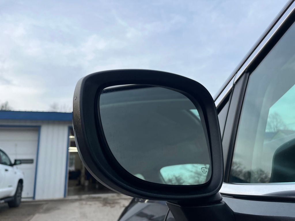 Used 2023 Chrysler Voyager LX image 12