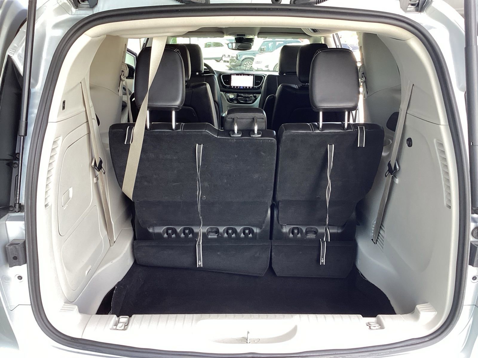 Used 2024 Chrysler Pacifica Select image 22