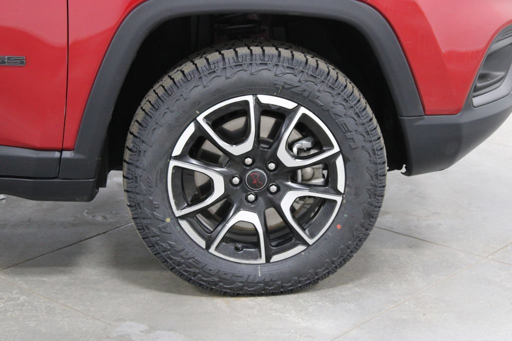Used 2025 Jeep Compass Trailhawk AWD/4WD image 12
