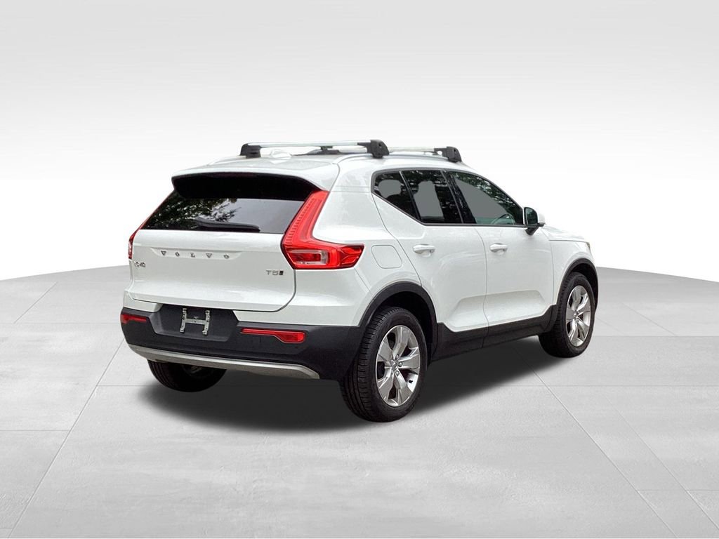 Used 2020 Volvo XC40 T5 Momentum image 6