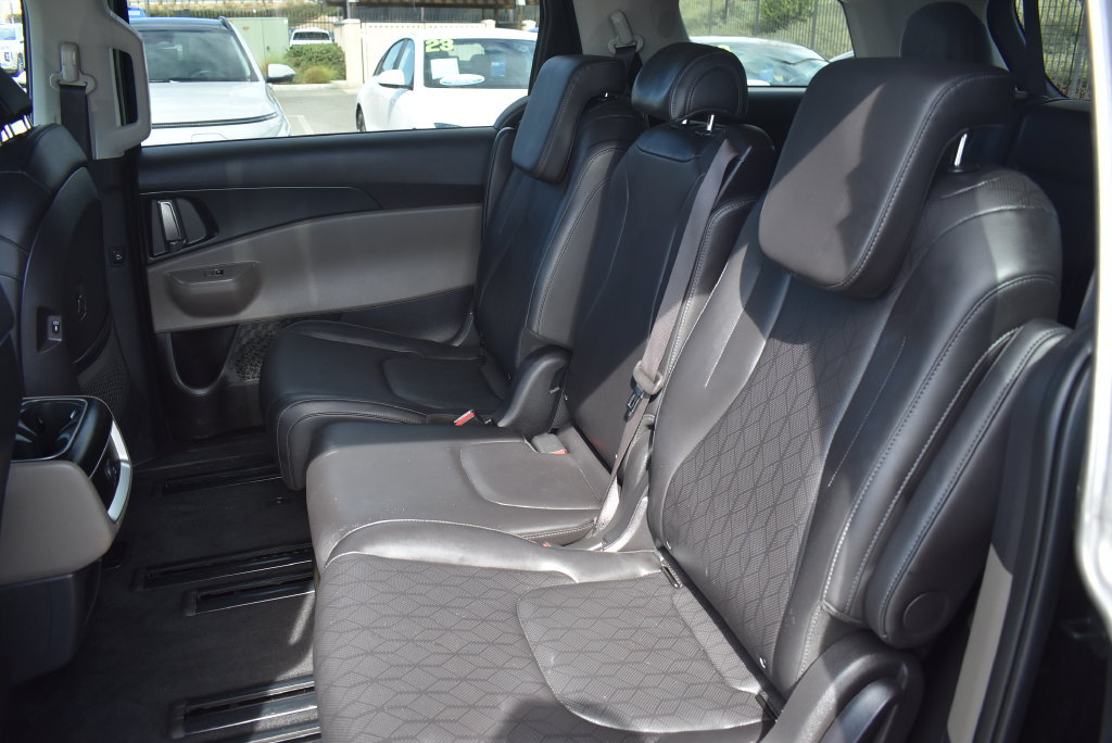 Used 2026 Kia Carnival FWD image 16