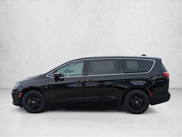 Used 2024 Chrysler Pacifica Touring-L image 9