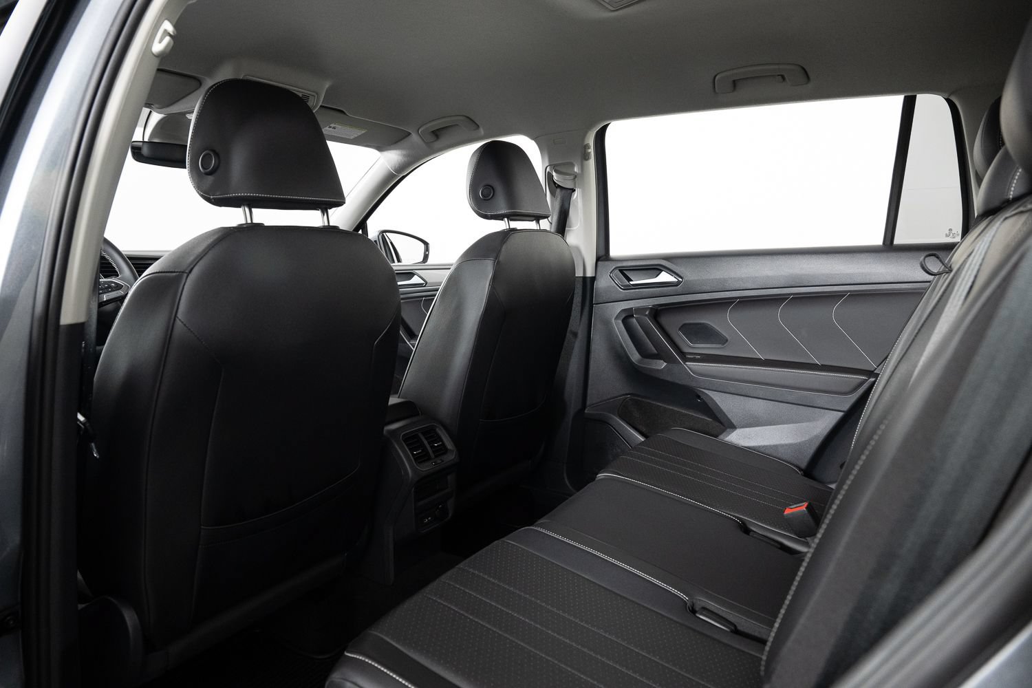 Used 2023 Volkswagen Tiguan SE AWD/4WD image 18