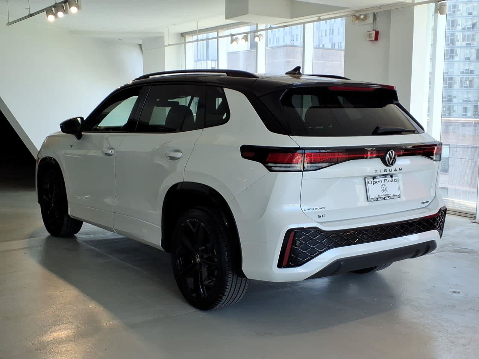 Certified 2026 Volkswagen Tiguan SE R-Line AWD/4WD image 6