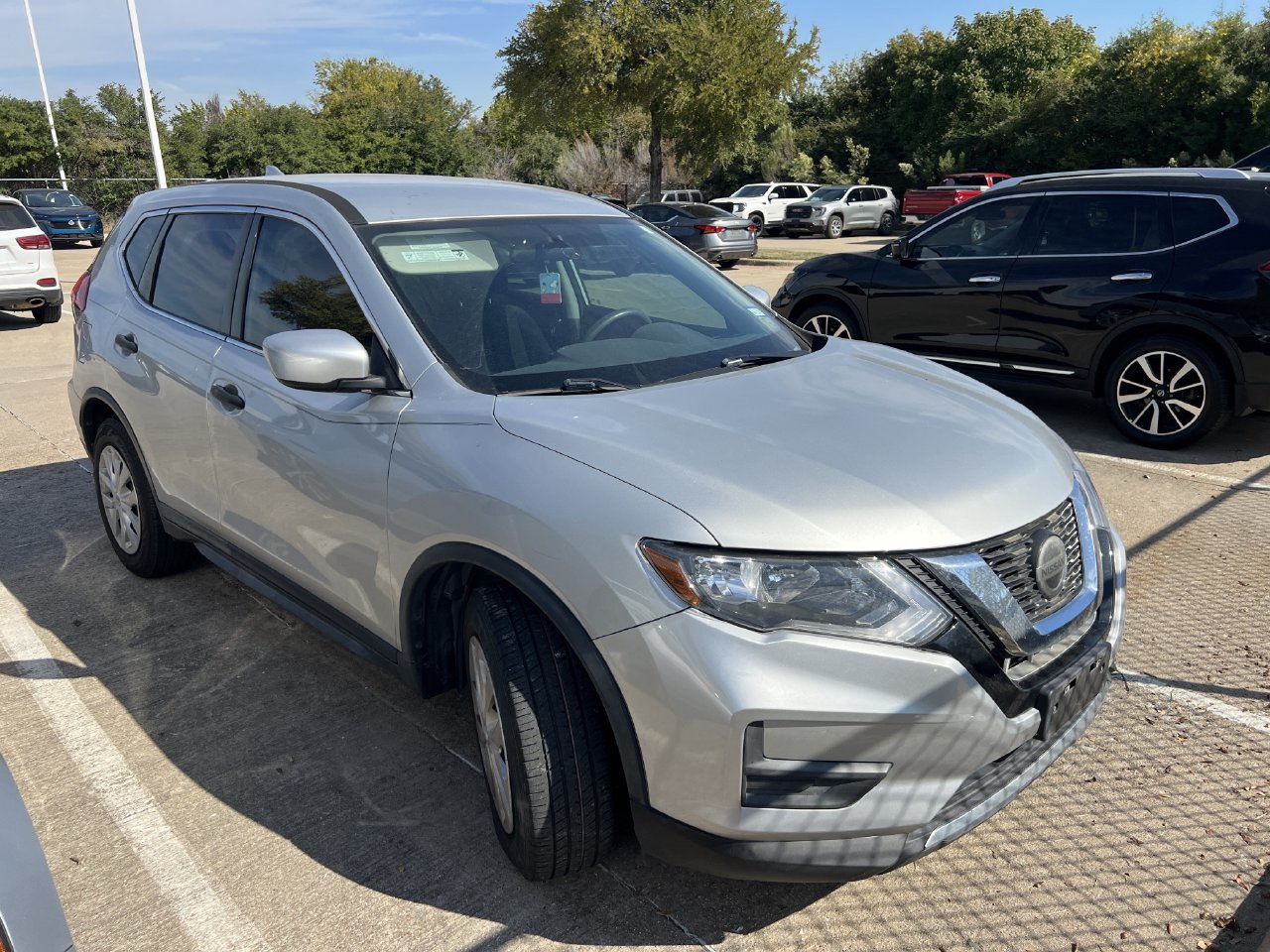 Used 2018 Nissan Rogue S FWD image 2