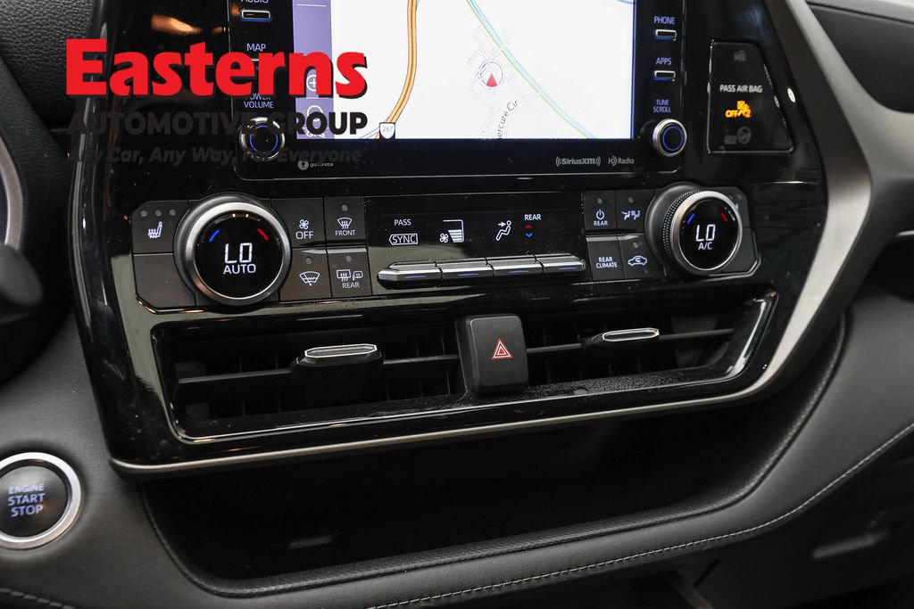 Used 2021 Toyota Highlander XLE AWD/4WD image 20