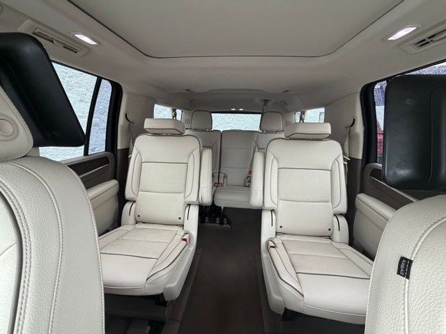 Used 2021 GMC Yukon XL Denali AWD/4WD image 32