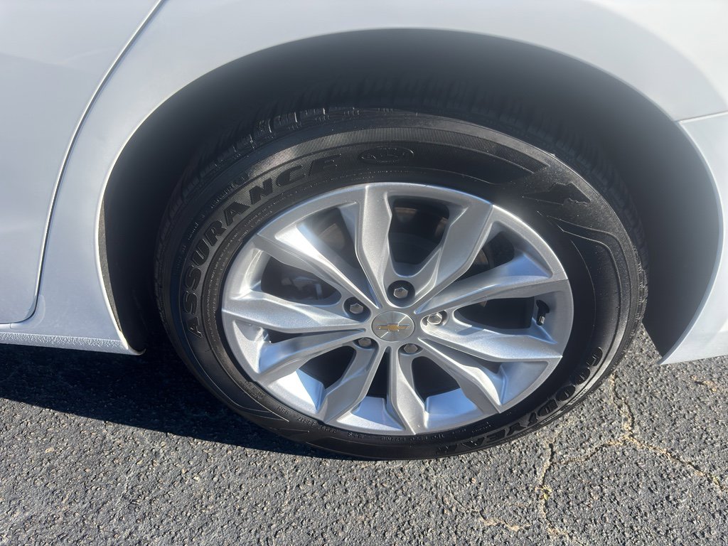 Used 2024 Chevrolet Malibu LT FWD image 12