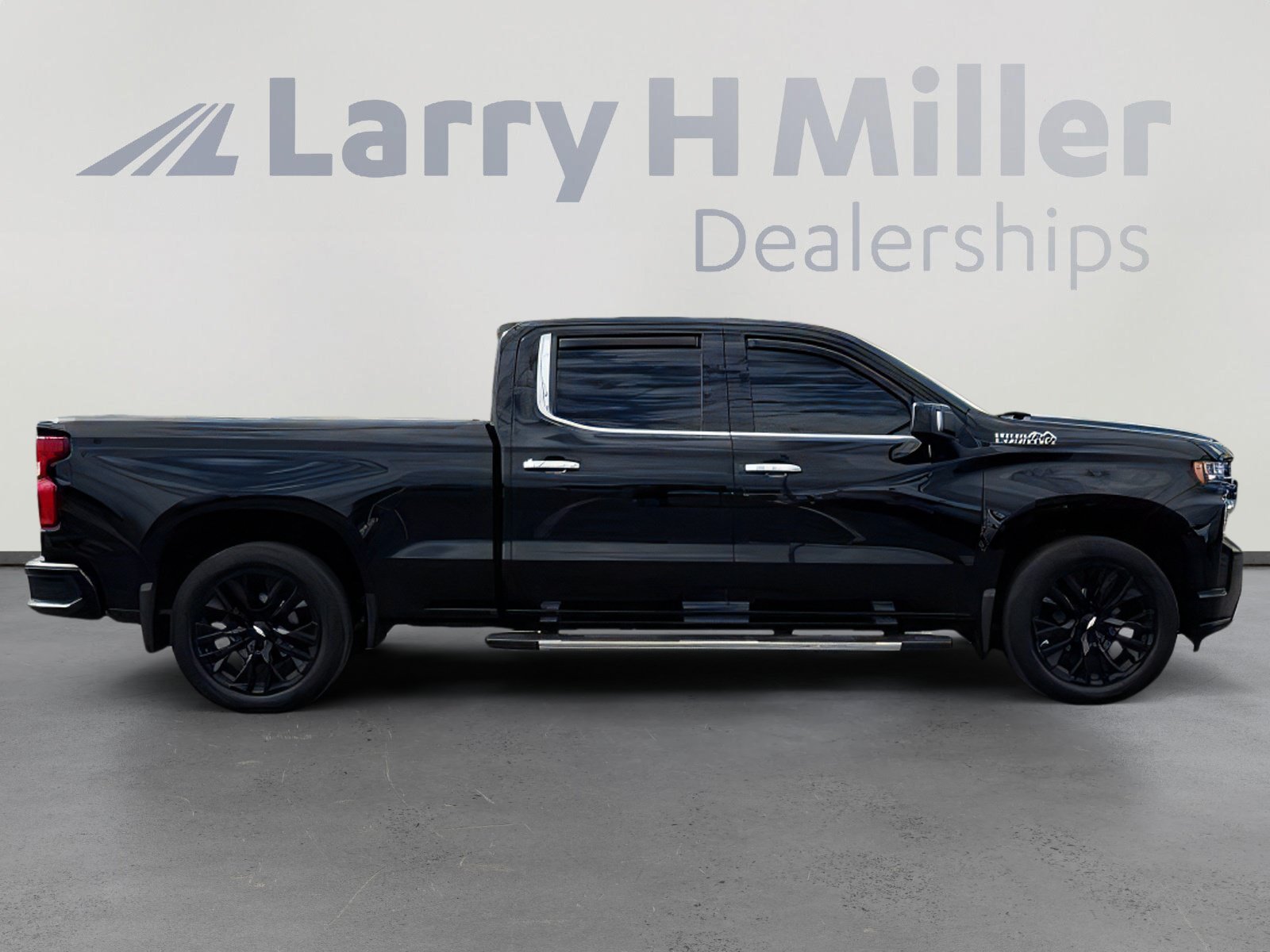 Used 2019 Chevrolet Silverado 1500 High Country w/ Technology Package AWD/4WD image 7