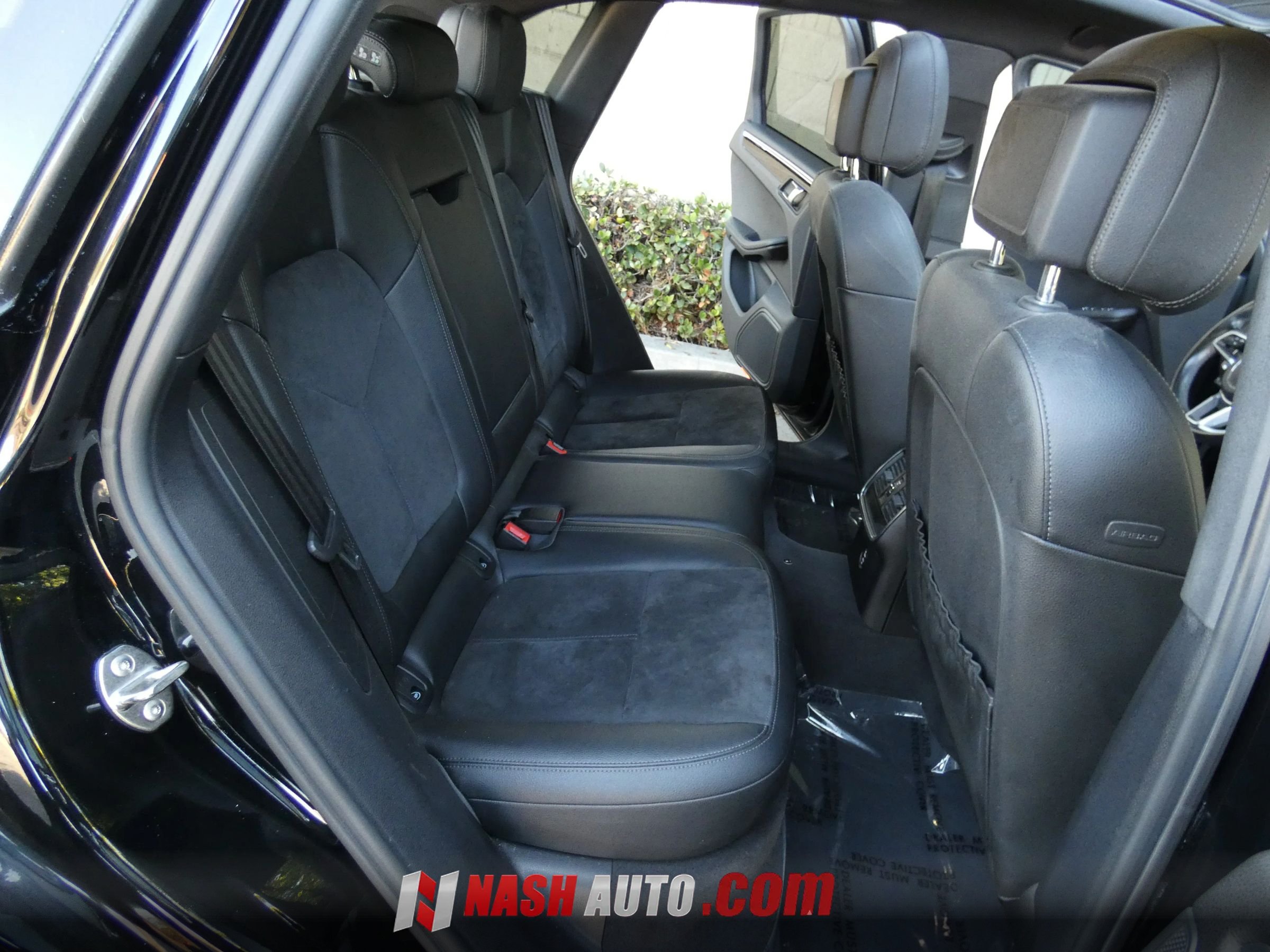 Used 2020 Porsche Macan AWD/4WD image 36