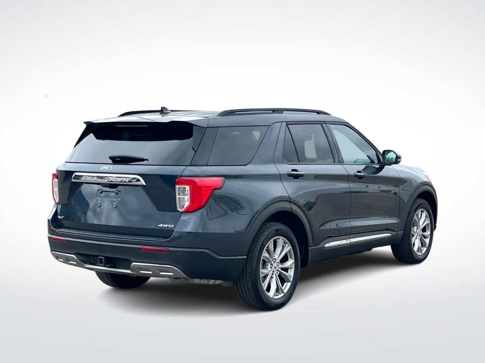 Used 2023 Ford Explorer XLT w/ Equipment Group 202A AWD/4WD image 8