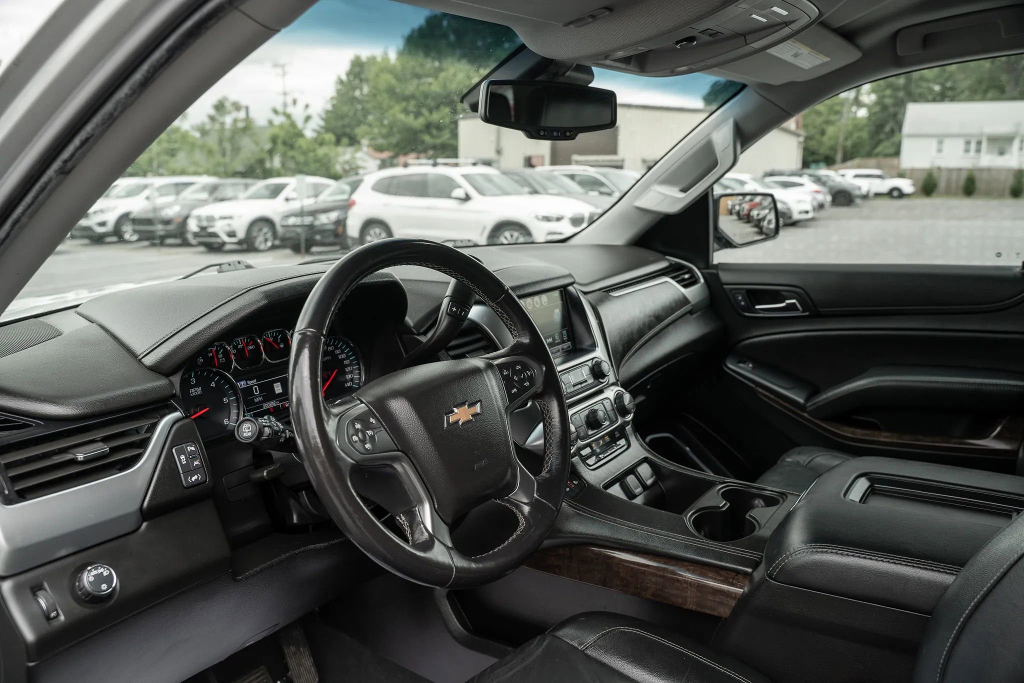 Used 2019 Chevrolet Suburban LT RWD image 6