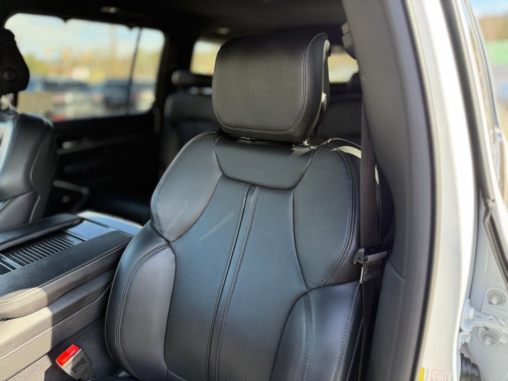 Used 2024 Jeep Wagoneer L Series II w/ Flexible Seating Group image 10