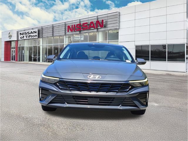 Used 2025 Hyundai Elantra Limited FWD image 2