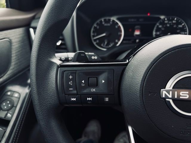 Used 2023 Nissan Rogue SV image 23