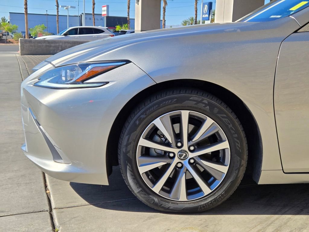 Used 2019 Lexus ES 300h w/ Accessory Package 2 image 5