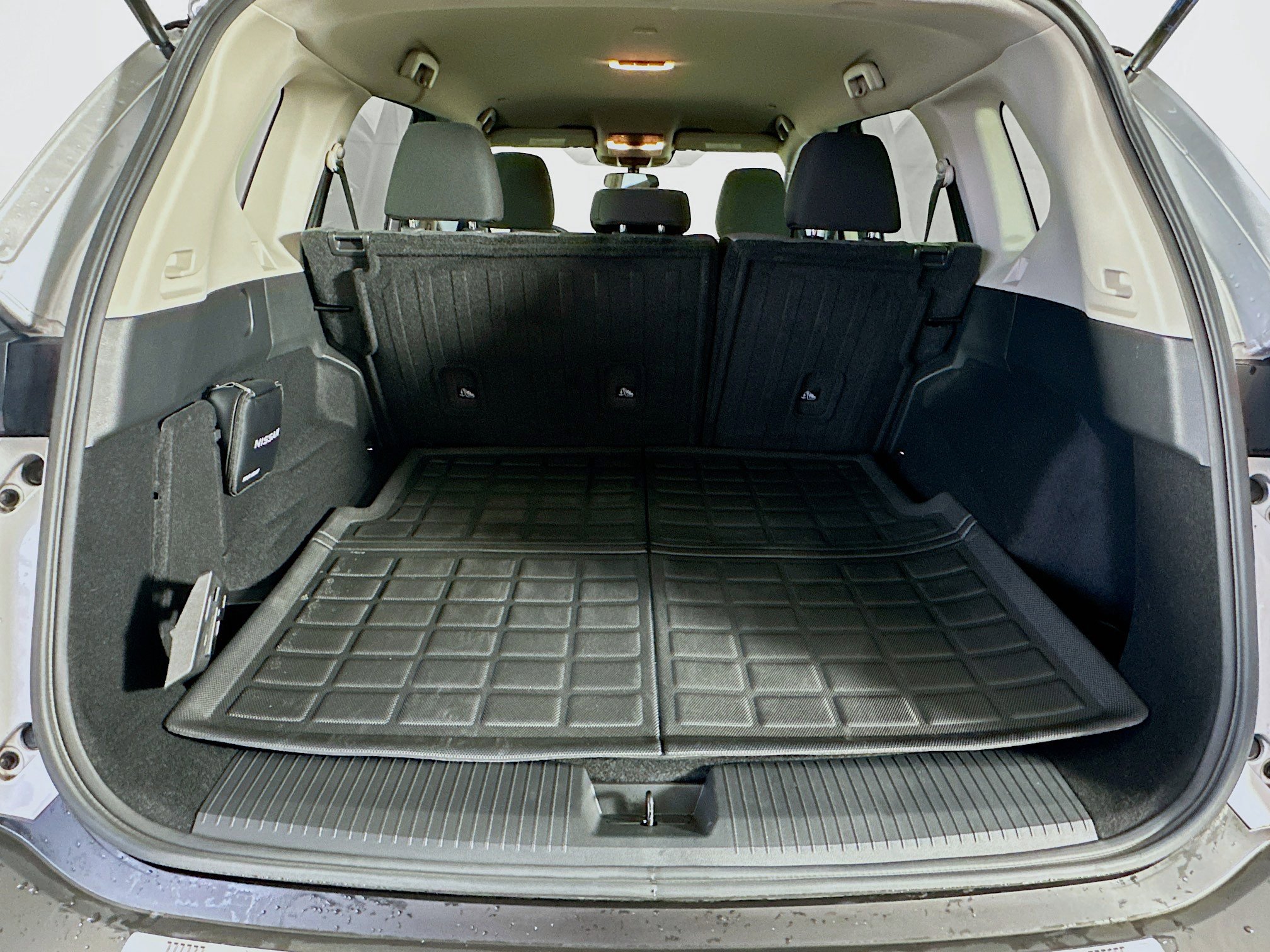 Used 2023 Nissan Rogue SV image 28