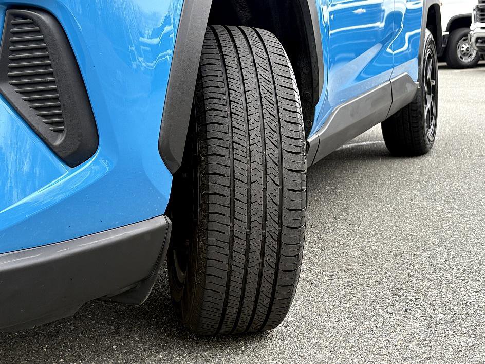 Used 2021 Toyota RAV4 LE image 26