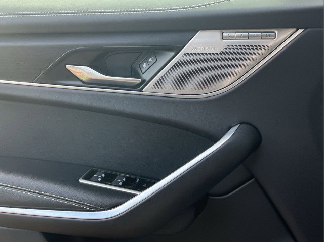 Used 2025 Jaguar F-PACE R-Dynamic S image 24