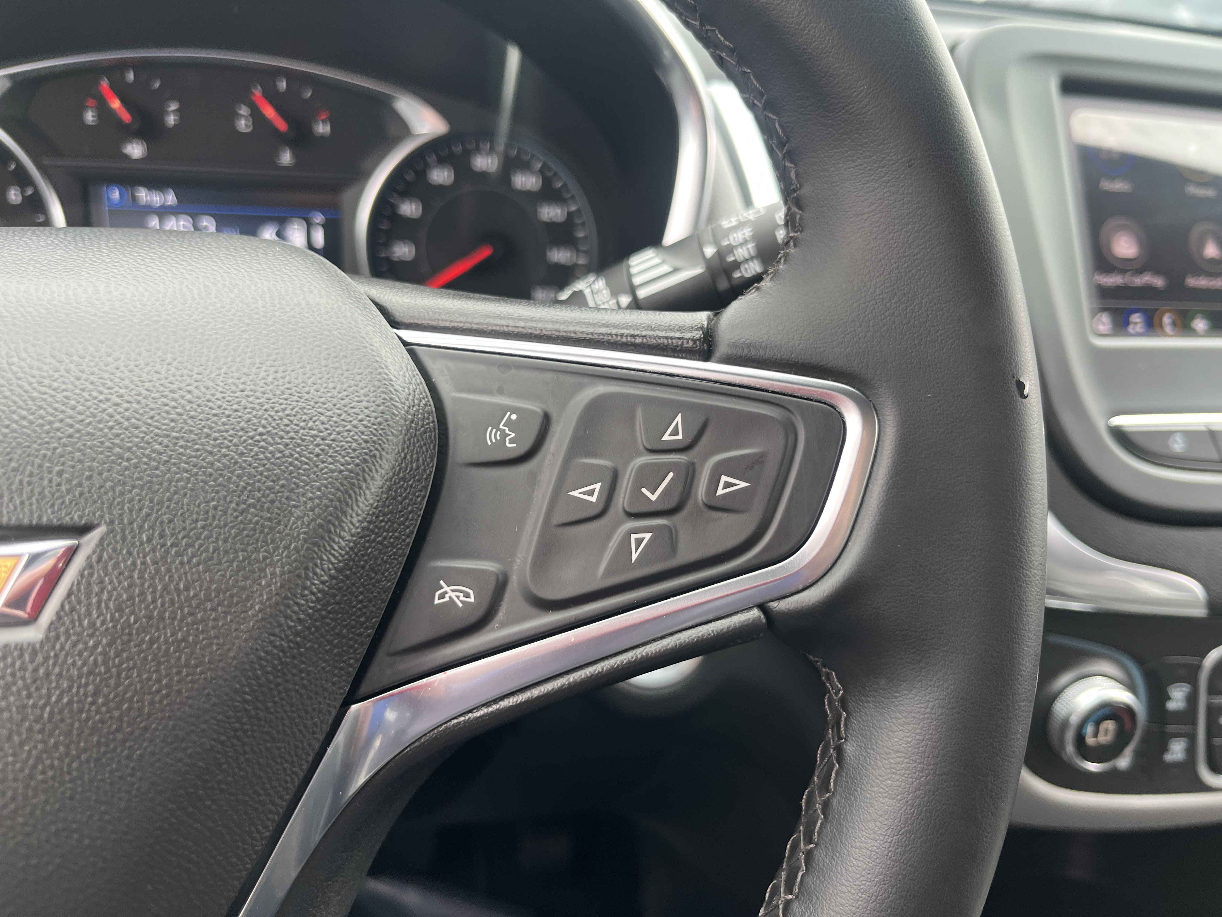 Used 2024 Chevrolet Equinox LT w/ Driver Convenience Package AWD/4WD image 20