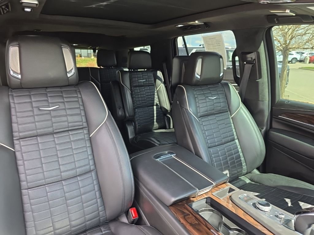 Used 2022 Cadillac Escalade Sport Platinum w/ LPO, ONYX Package image 26