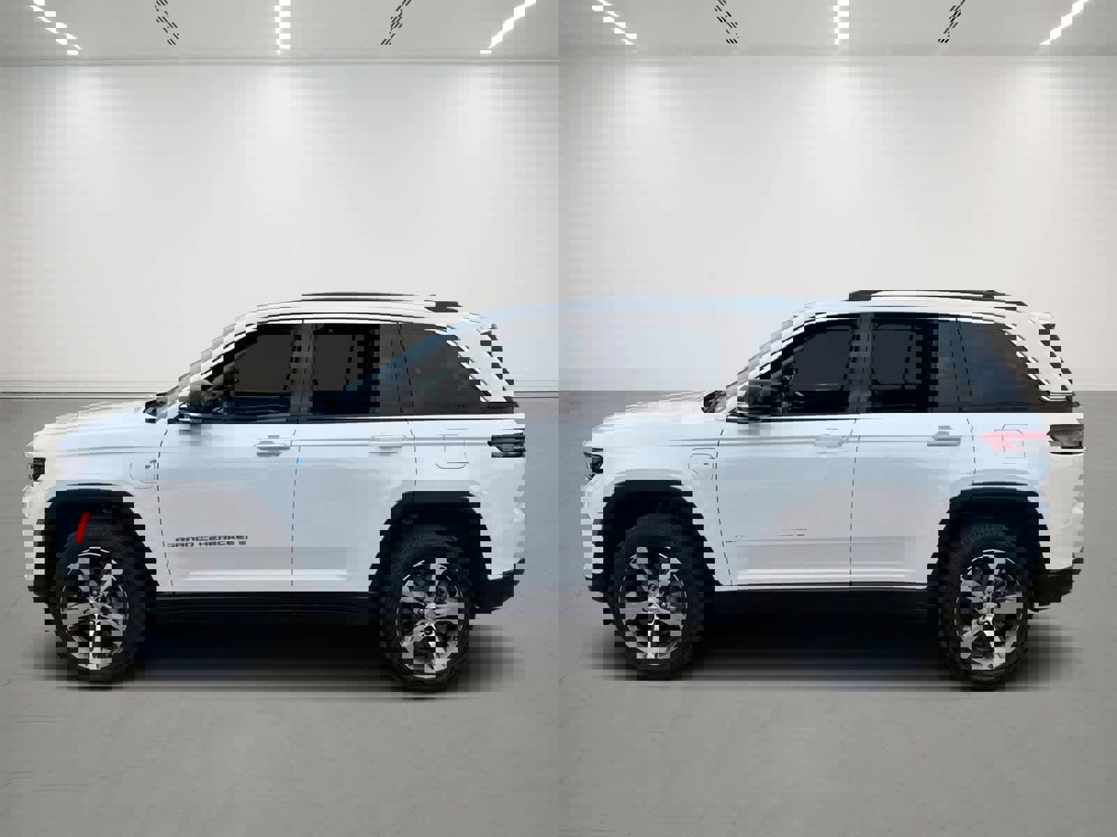 Used 2023 Jeep Grand Cherokee 4WD 4xe w/ Luxury Tech Group II image 3