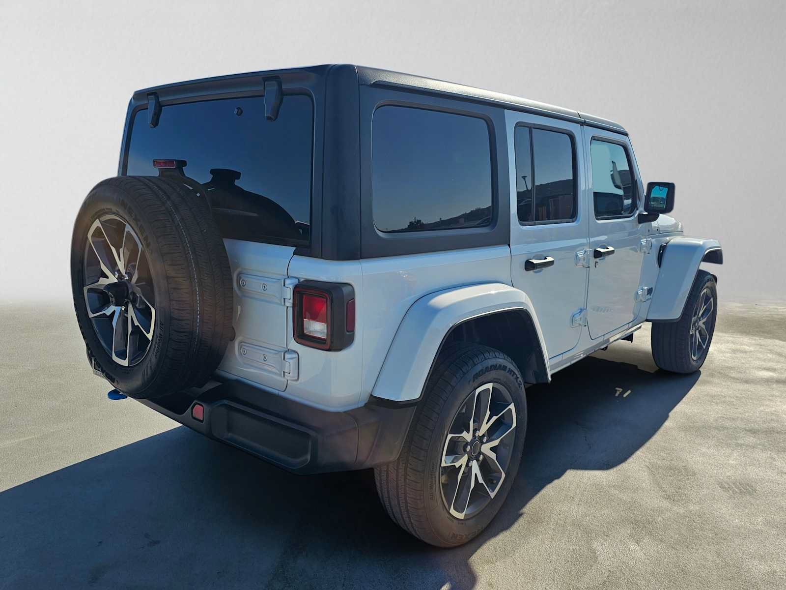 Used 2024 Jeep Wrangler Unlimited w/ Convenience Group AWD/4WD image 3