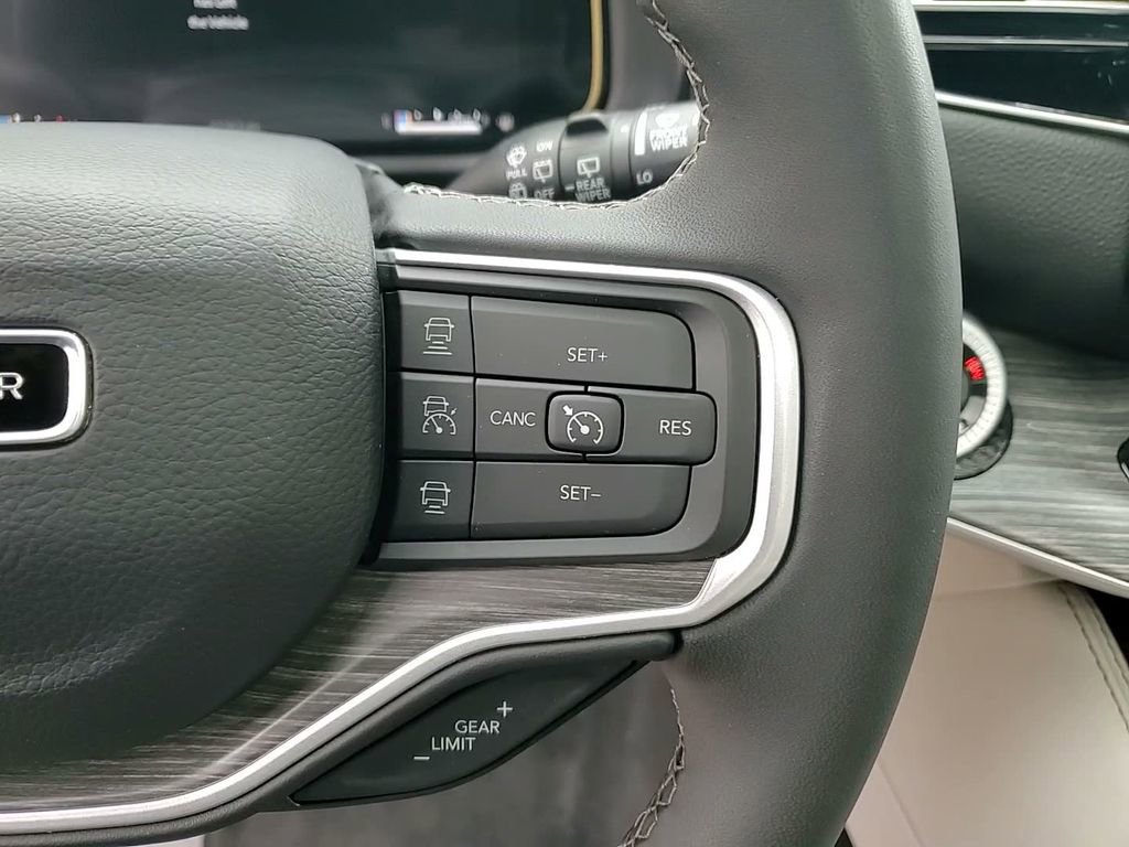 Used 2024 Jeep Wagoneer L Series III w/ Premium Group I image 26