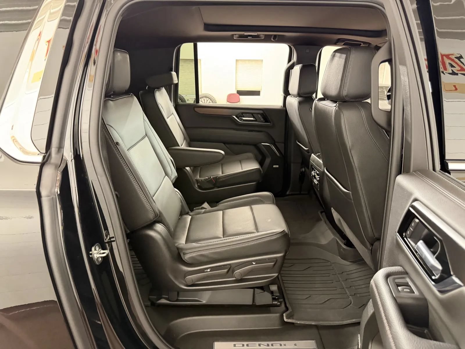 Used 2026 GMC Yukon XL Denali w/ Sun & Power Step Package AWD/4WD image 42