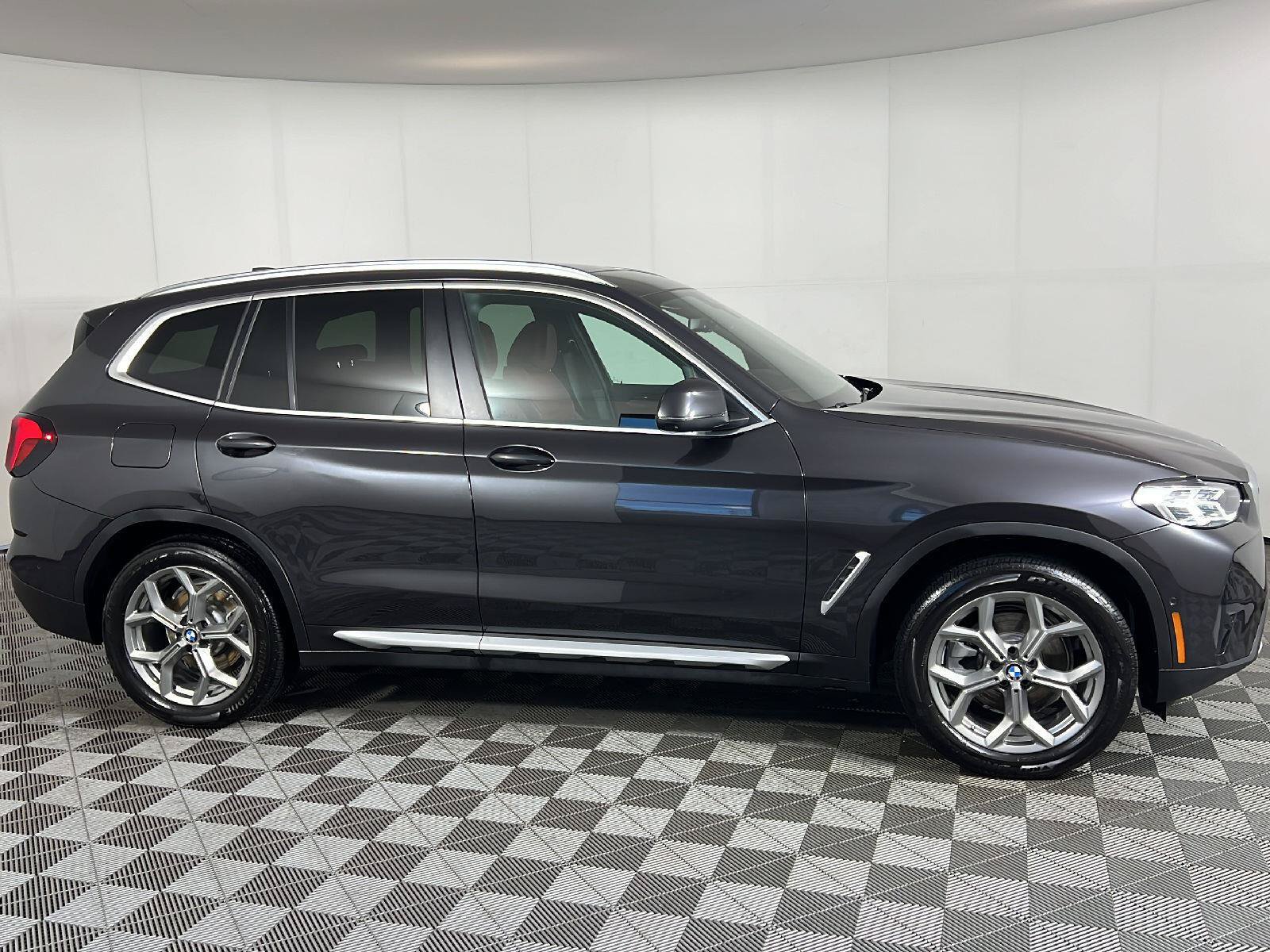 Used 2023 BMW X3 xDrive30i w/ Premium Package AWD/4WD image 3