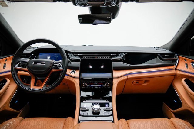 Used 2024 Jeep Grand Cherokee Summit image 18